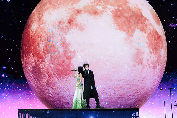 2五月天和陈绮贞合唱〈私奔到月球〉.jpg