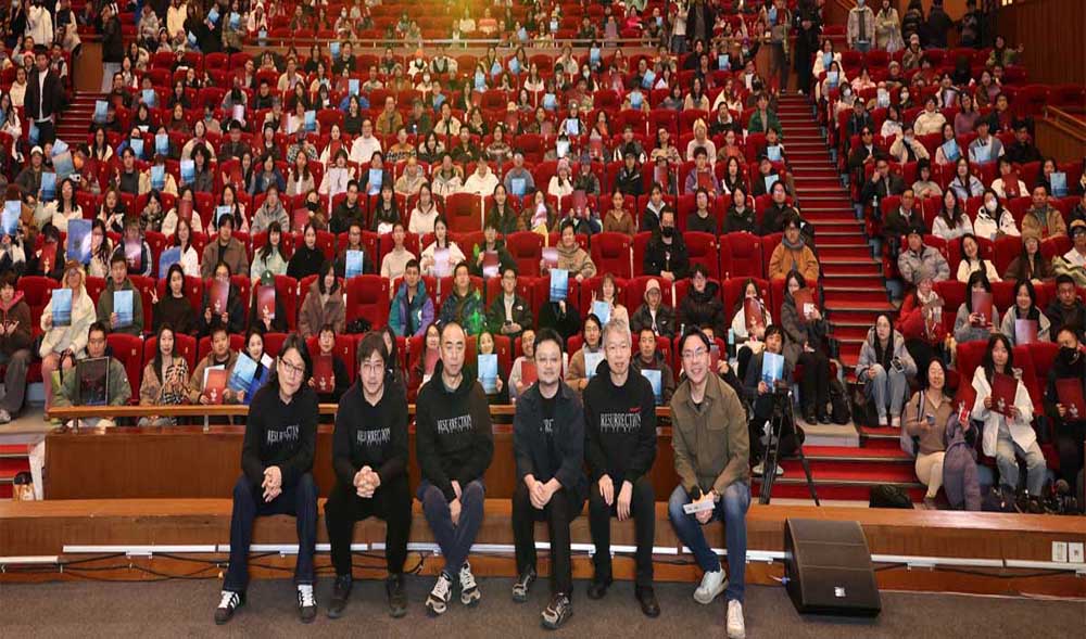 毕赣携《狂野时代》主创现身中国电影资