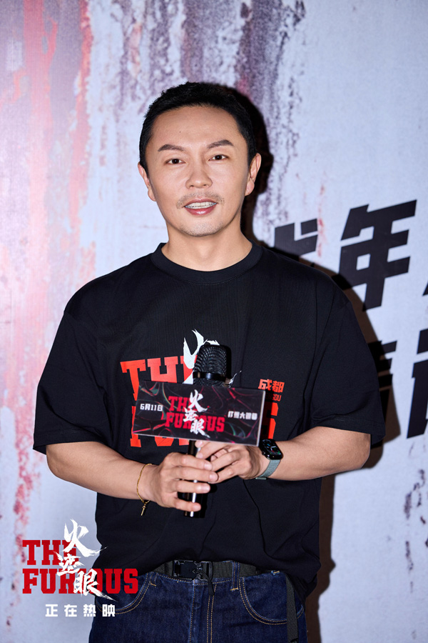 5、电影《火遮眼》成都路演现场图-领衔主演谢苗.jpg